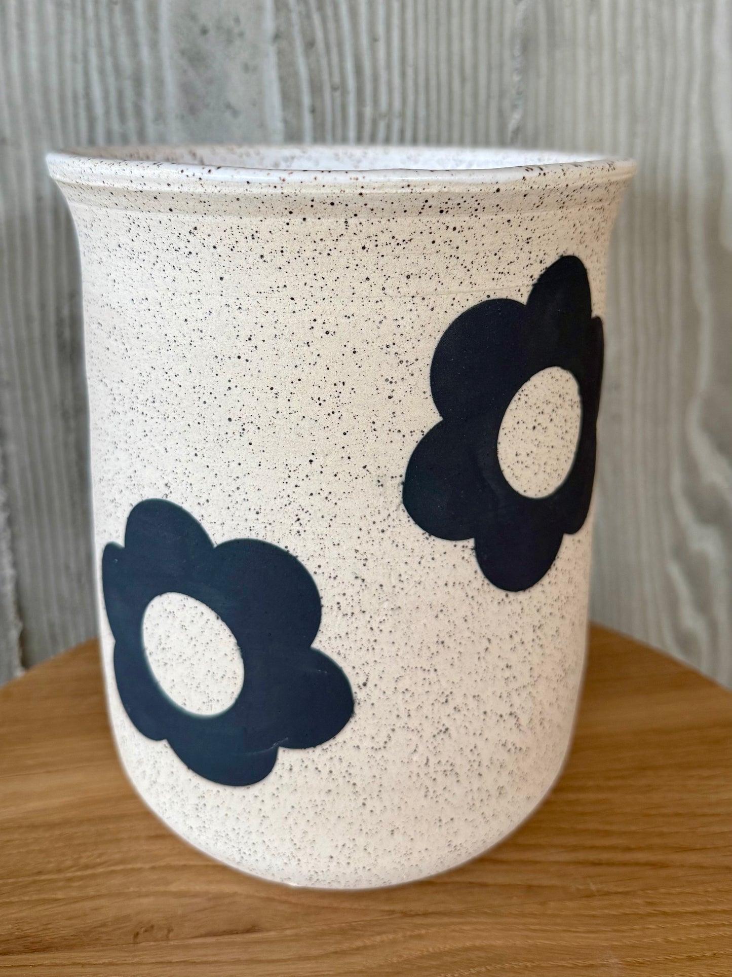 BLACK FLOWER POT