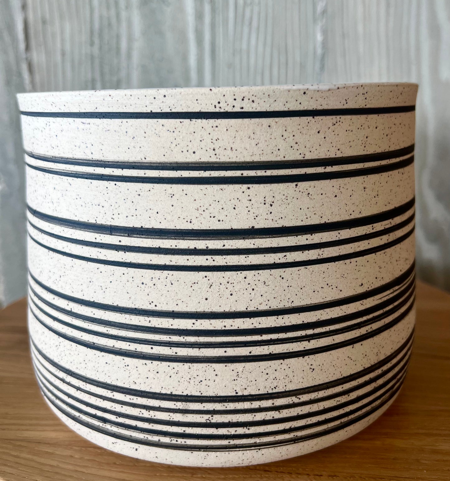 X-LARGE BLACK STRIPE POT