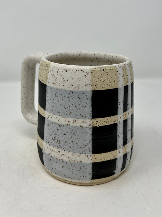 SPECKLED BLACK/WHITE PLAID MUG